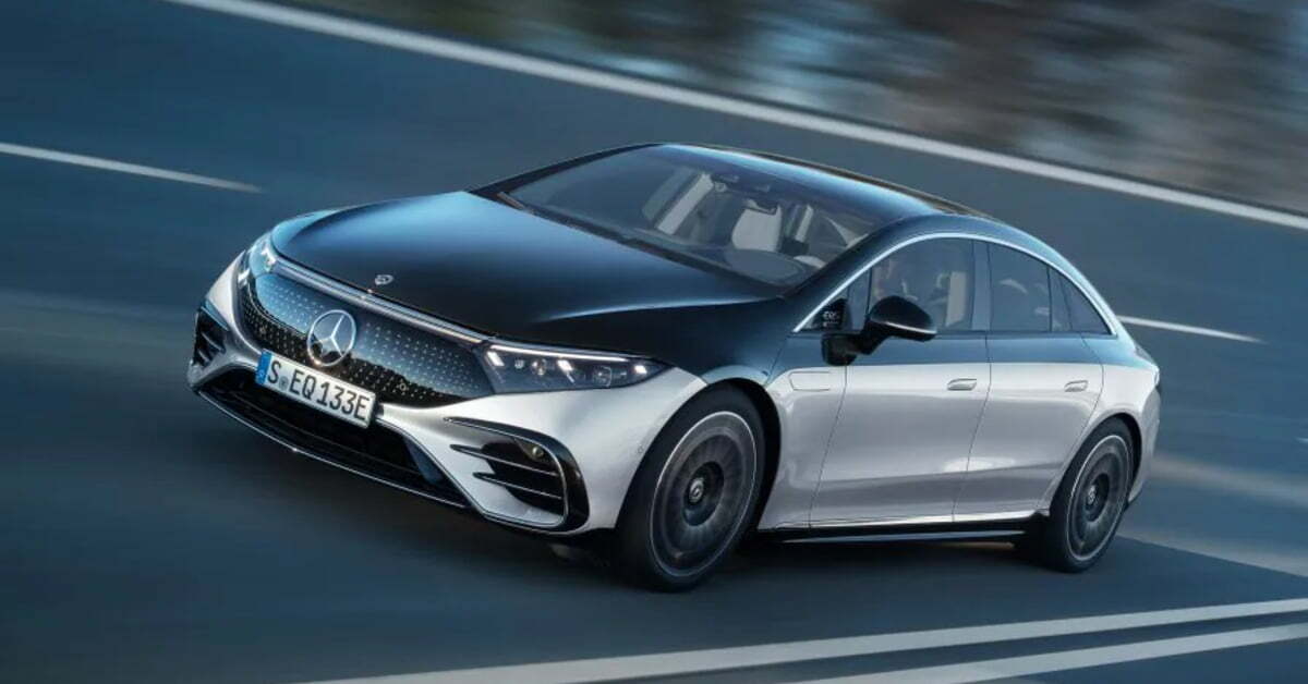 Mercedes-Benz starts the sale of its electric EQS sedan; prices start at €100K+