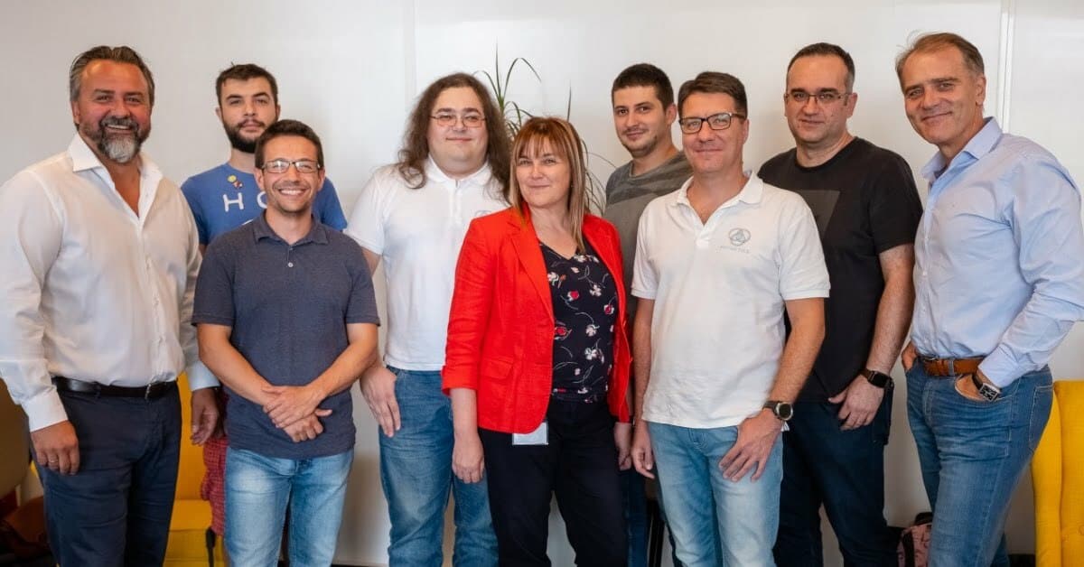 Dutch-based CM.com acquires minority stake in Phos; invests €2M in the UK fintech