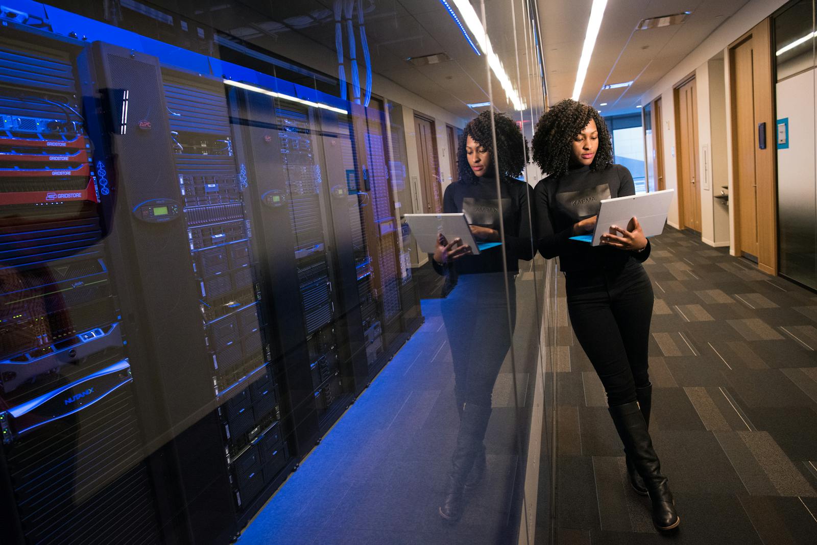 AI doesn't understand anything yet — and the billion-dollar bet to fix that is quietly abandoning the architecture everyone spent three years calling the path t