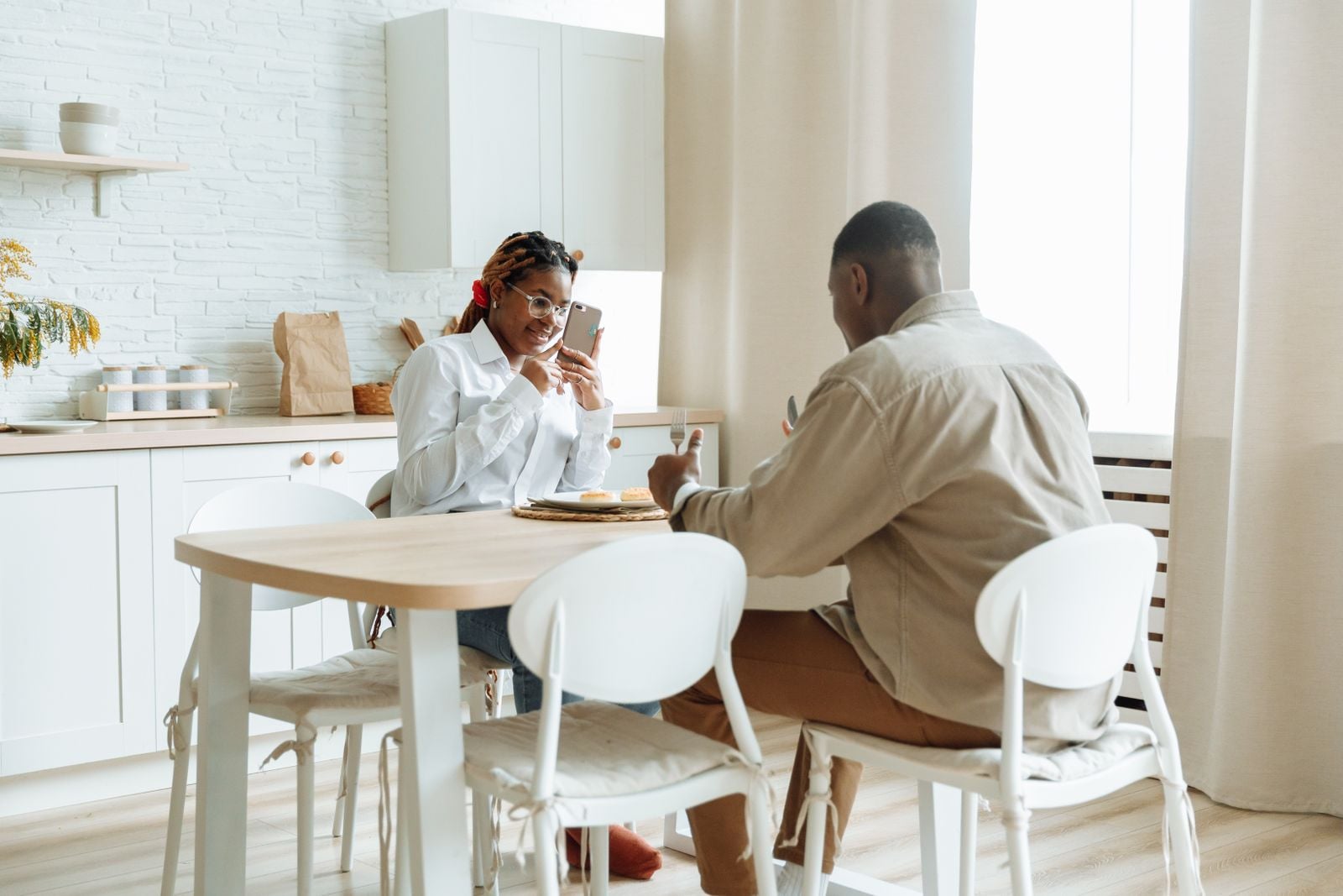 Adults who keep their phone face-down on every table aren't being polite
