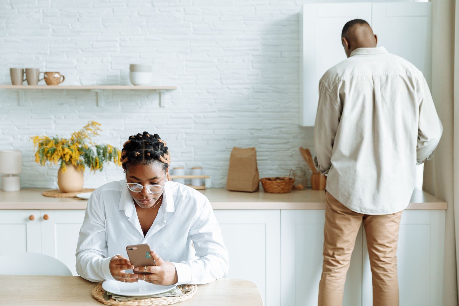 Adults who keep their phone face-down on every table aren't being polite