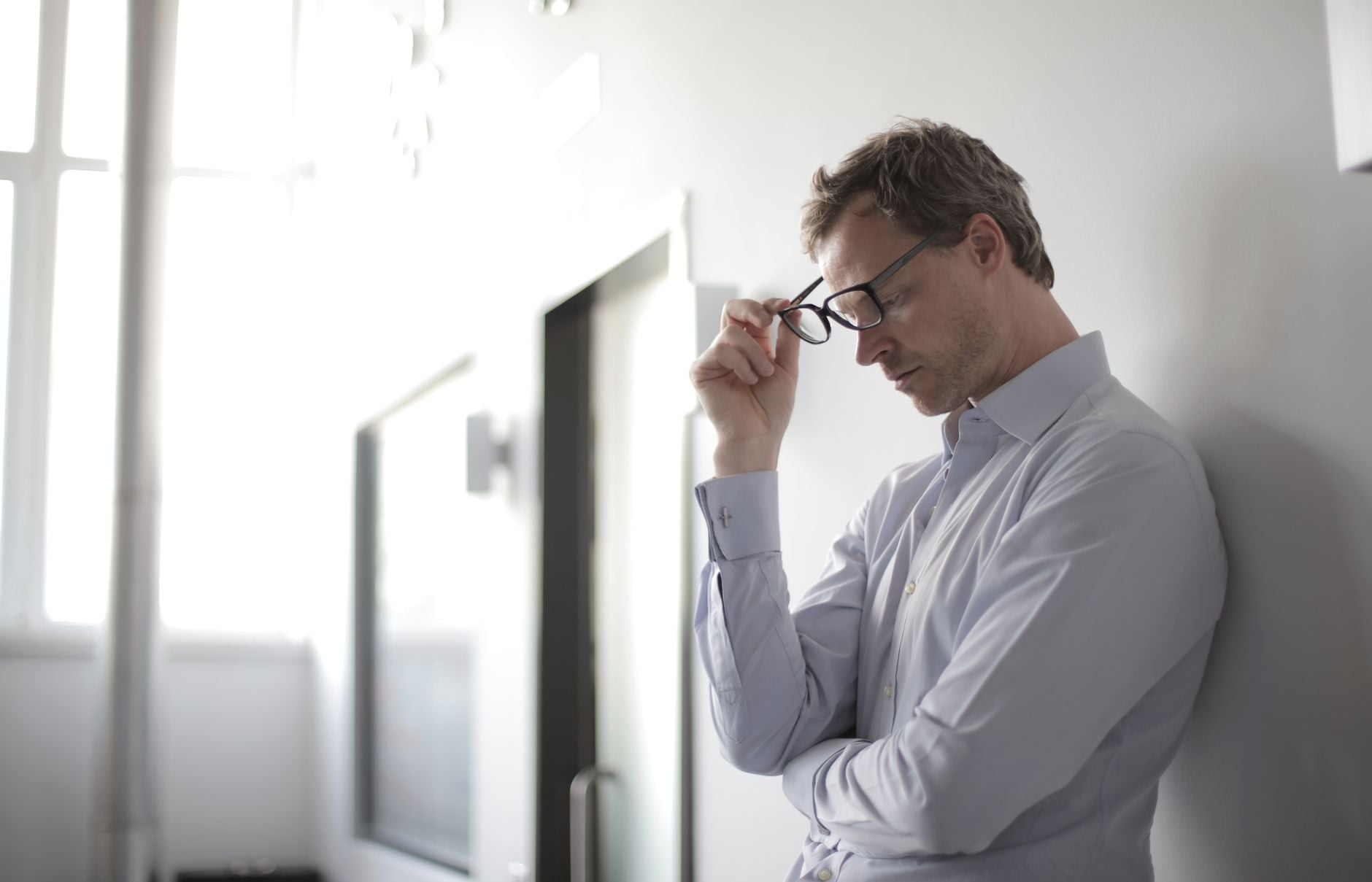 Psychology says people who go through long stretches of adult life with no close friends aren't socially avoidant or self-sufficient by choice — they're often people for whom one early betrayal made the cost of closeness feel permanently too high