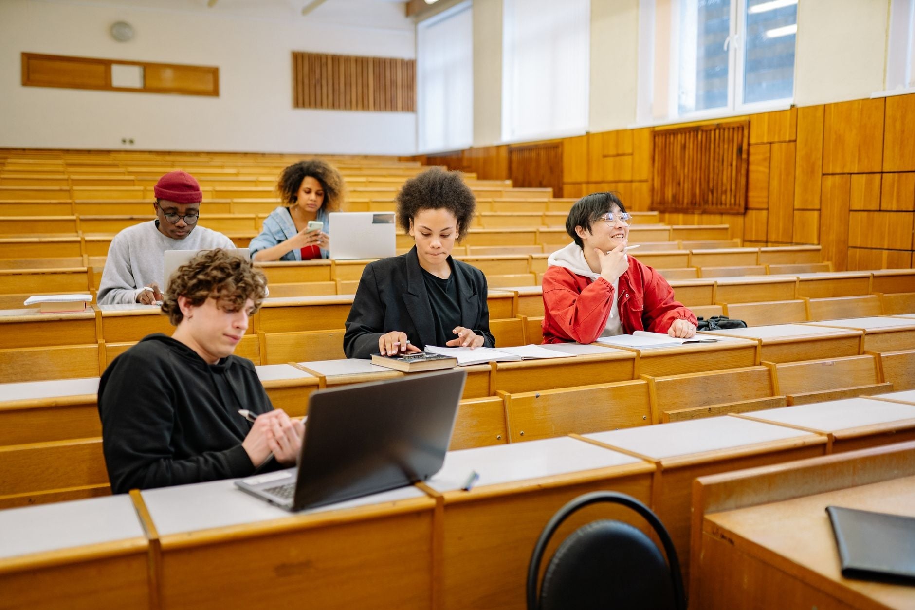 Between May and December 2025, the share of American students from middle school through college using AI for homework rose from 48% to 62%. Yet 67% believed heavier AI use harms students’ critical thinking—and only about one-third said their school had established a schoolwide AI policy.